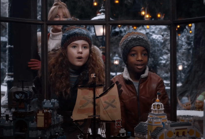 "The Christmas Chronicles" 2 (2020) <br><br>
Първата част на филма от 2018 показва как Кейт и Теди – брат и сестра, спасяват Коледата на семейството. Те нямат баща, а само майка – медицинска сестра, която не спира да работи, за да им осигури нормални условия на живот. Тогава се включва Кърт Ръсел в ролята на Дядо Коледа, който помага на двете деца да направят празника незабравим. <br><br>
Във втората част от 2020 - Кейт (Дарби Камп) попада на злия магьосник Белсникел, който иска да разруши Северния полюс на Коледа. Така тя и Теди – Джуда Люис – отново трябва да се превърнат в герои.