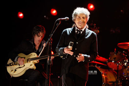 Една от най-големите музикални сделки: Боб Дилън продаде на Universal правата за всичките си 600 песни