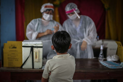 Съюз от НПО-та: Богатите страни са се презапасили с ваксини, а милиарди хора може да останат извън играта